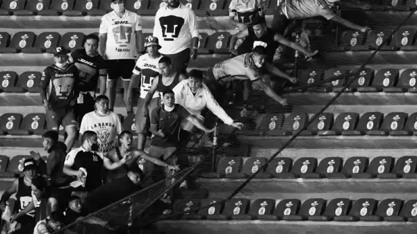 Estadio-Azteca-riña-America-Pumas