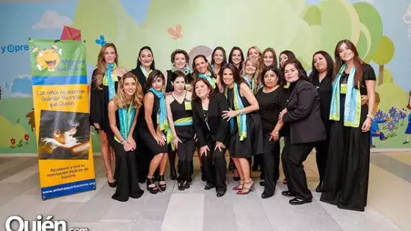 Julia Borbolla y equipo de psicólogas