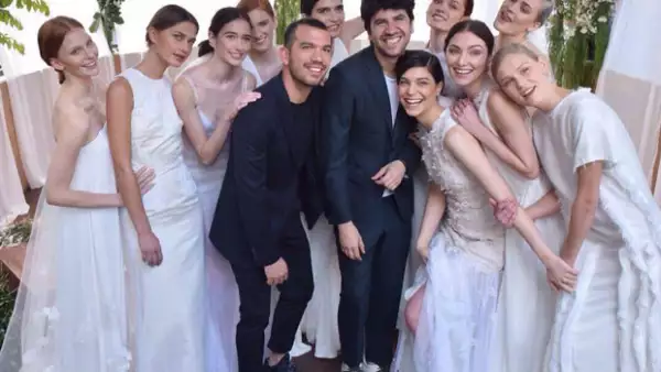 Se ha revelado que la cantante utilizó un vestido de una firma mexicana para su boda con Rodrigo Rodríguez.