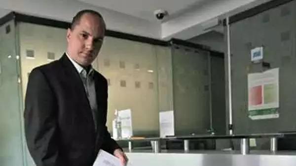 en contra del delegado de Prospera en #Veracruz, Alejandro Baquedano.