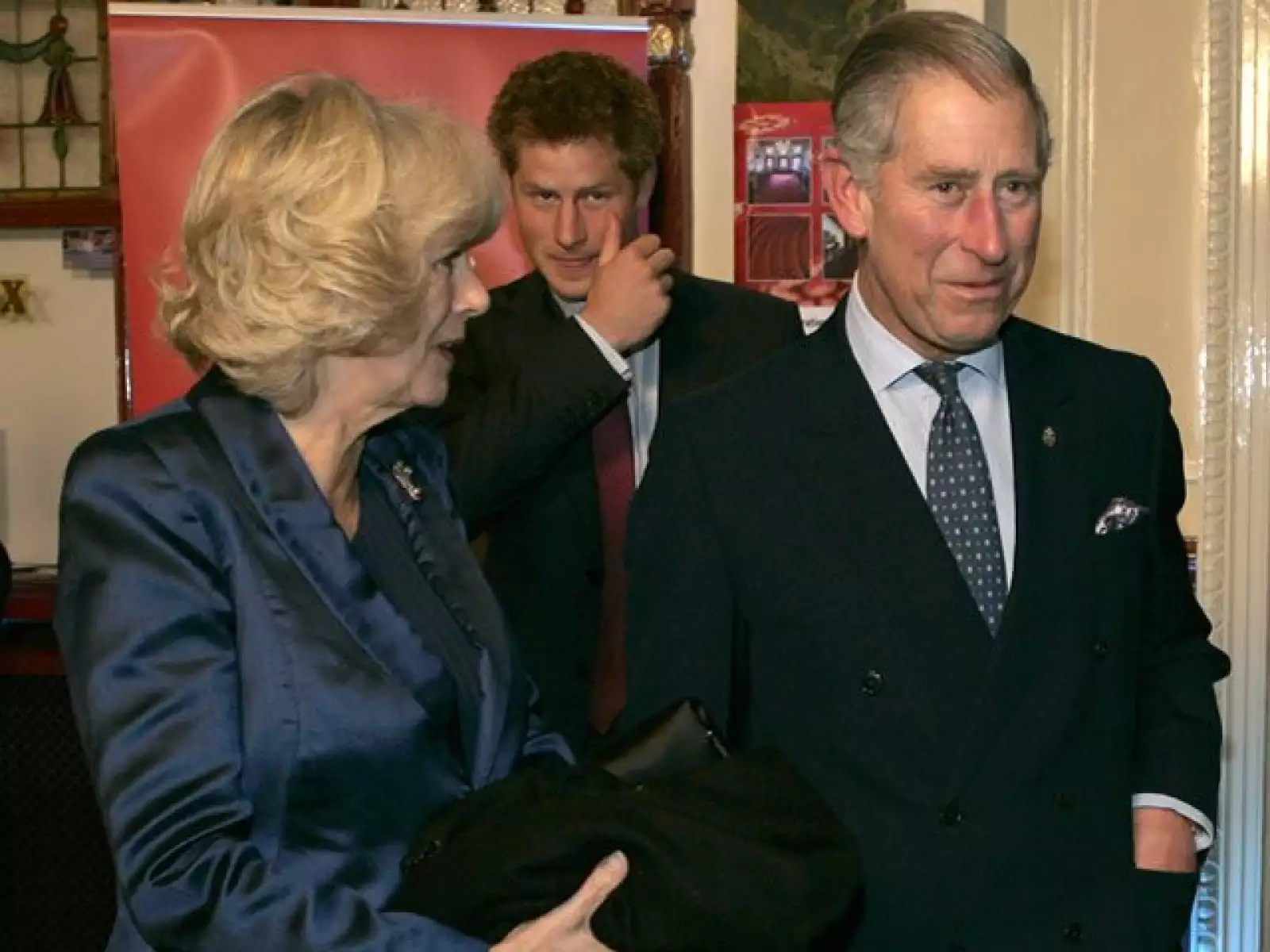 Camila Parker-Bowles organizó una cena privada más informal para el sábado en la mansión de campo de la pareja, Highrove, en el centro-oeste de Inglaterra, en la que tiene previsto cantar el músico británico Rod Stewart.