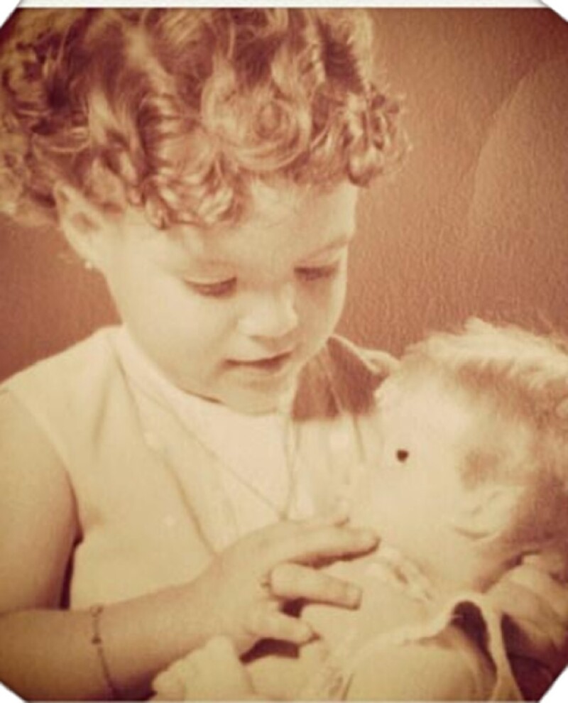 Montserrat Oliver a los dos años de edad.