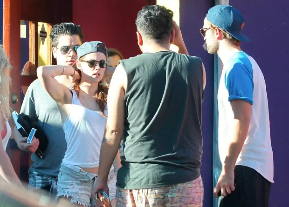 Ambos fueron a comer con unos amigos.