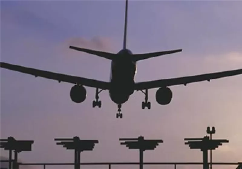 Las mismas autoridades en los aeropuertos piden a los locatarios extender su horario de atención a los pasajeros, cuando las condiciones climáticas se presentan adversas. (Foto:Jupiter Image)