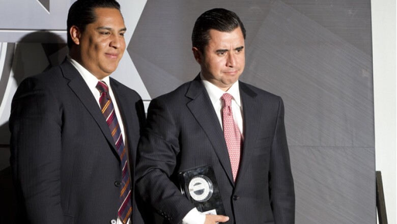 Sergio Porragas aceptó el premio de OCCMundial, portal que brinda opciones educativas a la medida y que ganó en la categoría ‘Educación’.