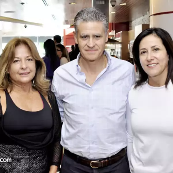 Liliana Cronwall,Raúl Reyes y Susana Reyes