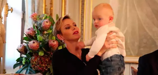 La princesa mostró su lado maternal con su hijo Jacques.
