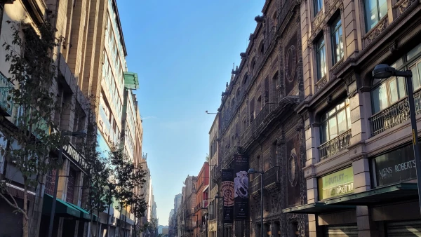 El equipo tiene una serie de lentes que da buenas fotografías al usuario.