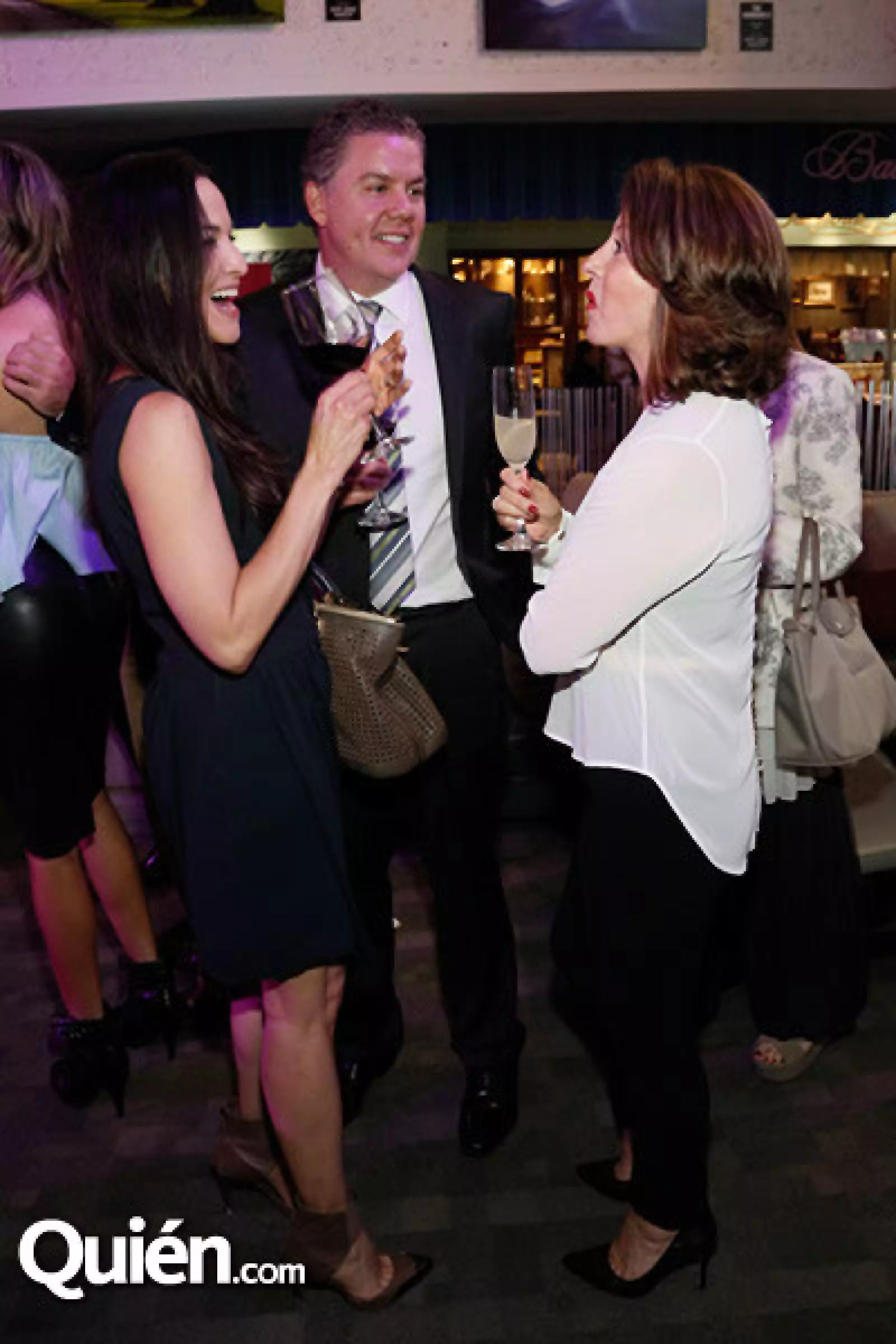 Vanessa y Luis Victoria con Inés Valencia