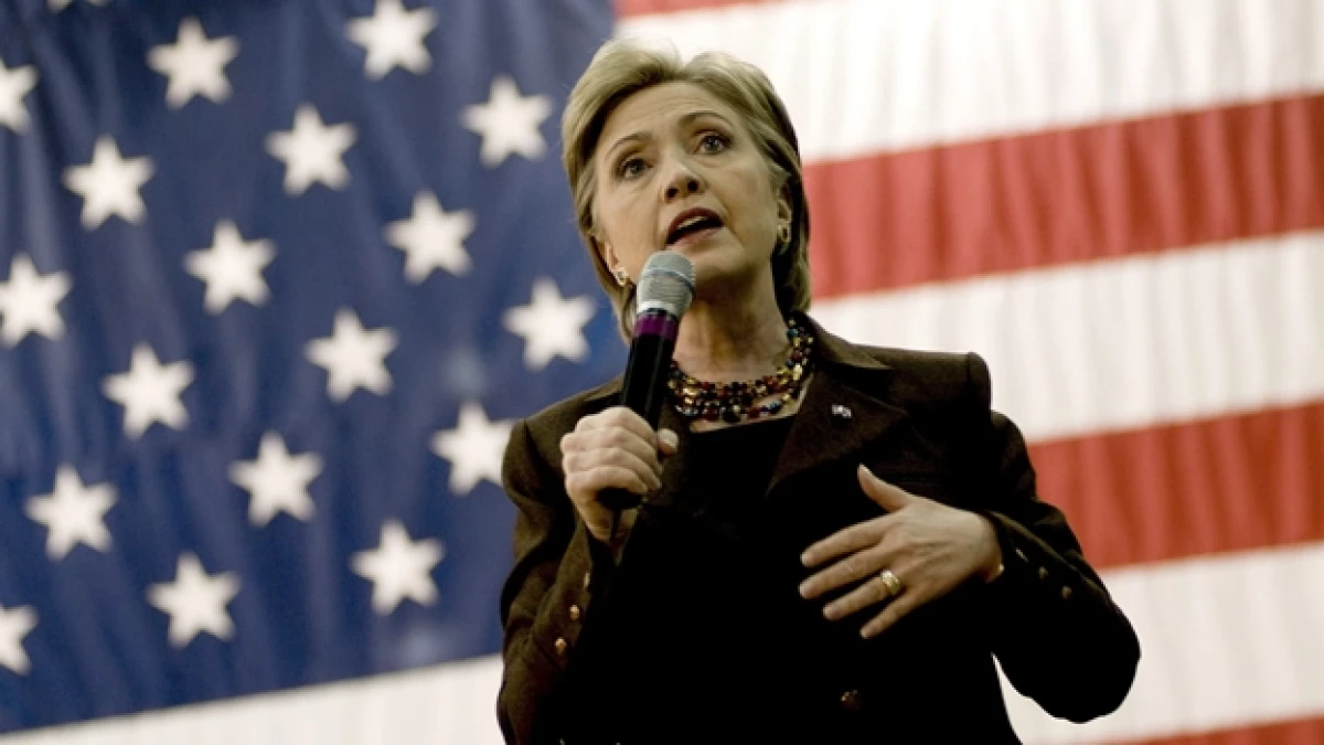 Hillary Clinton se distanció de la manera en como ha manejado Barack Obama la política exterior