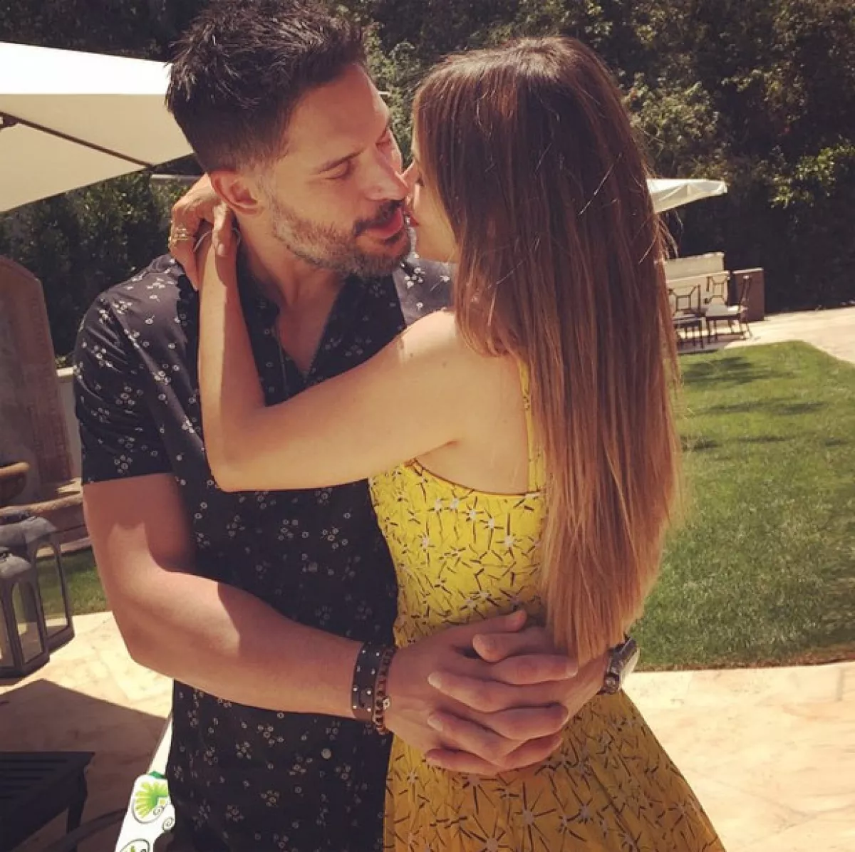 Con esta imagen fue como Sofia Vergara compartió su emoción de cumplir un año con su prometido Joe Manganiello.