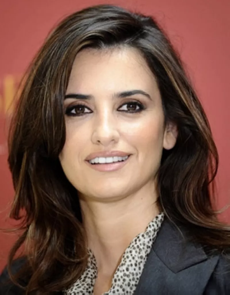 La actriz española develará su placa en el Paseo de la Fama en Los Ángeles este viernes.