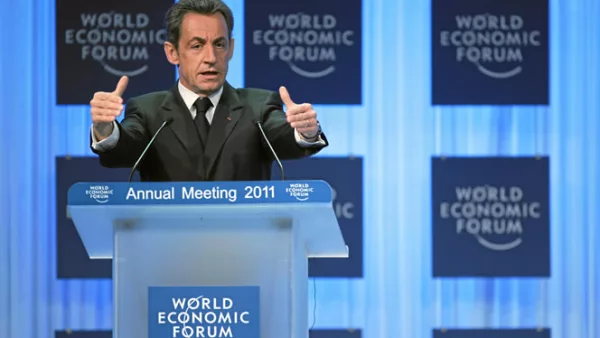 Nicolas Sarkozy, presidente de Francia, dijo “No existe una crisis del euro. Eso queda totalmente claro”.