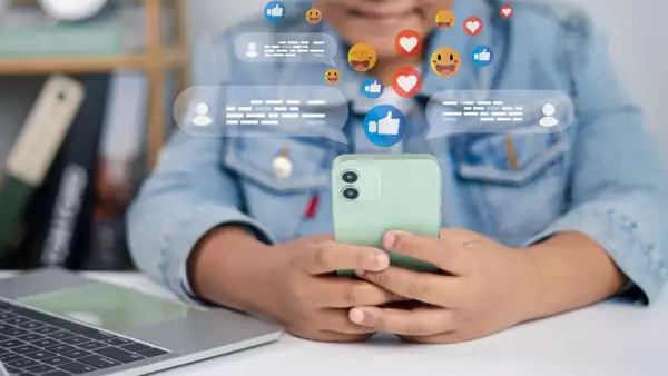 conversación de un menor en las redes sociales con seguridad parental