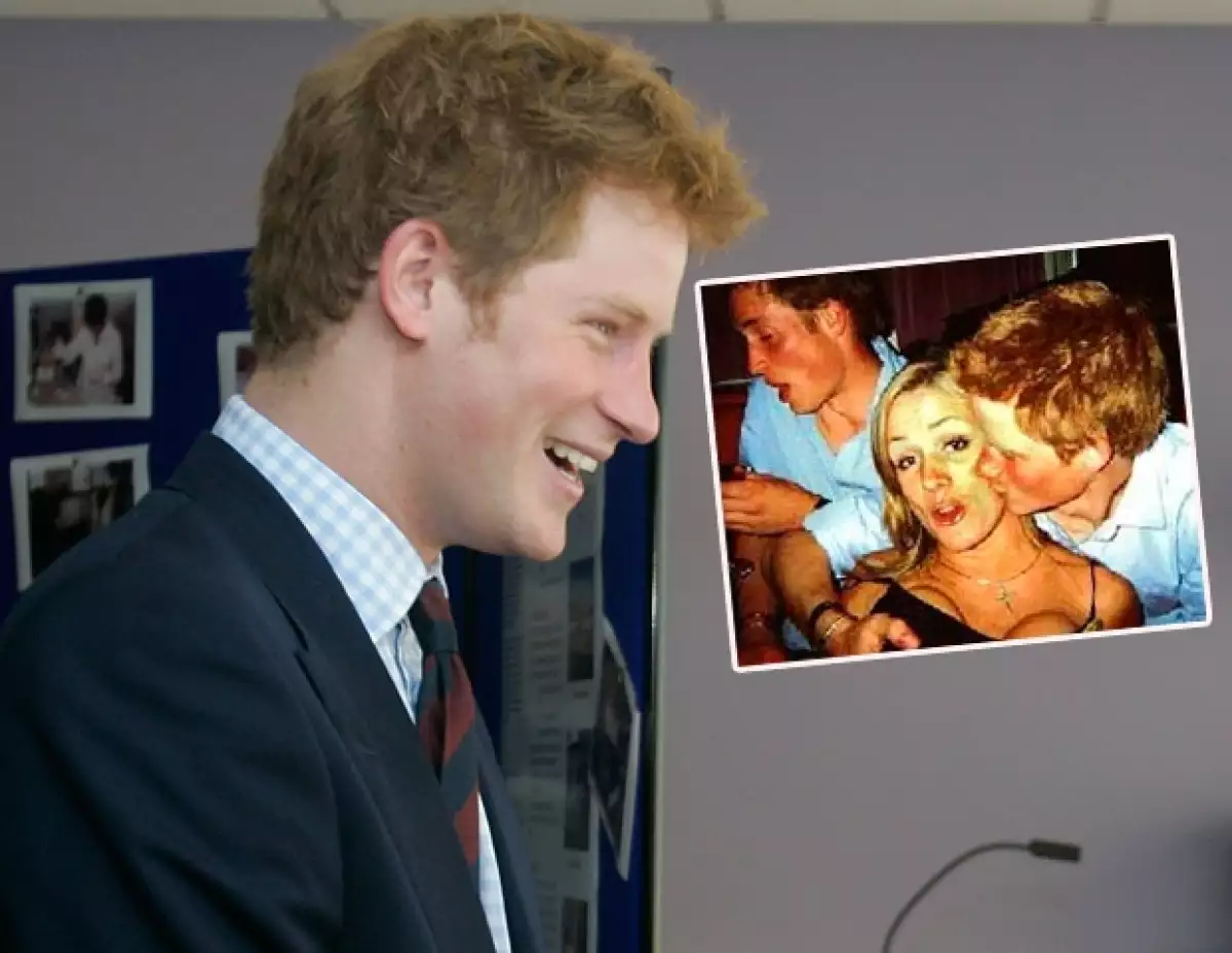 Una de las imágenes más escandalosas de Harry fue cuando puso su mano en el busto de una mujer.