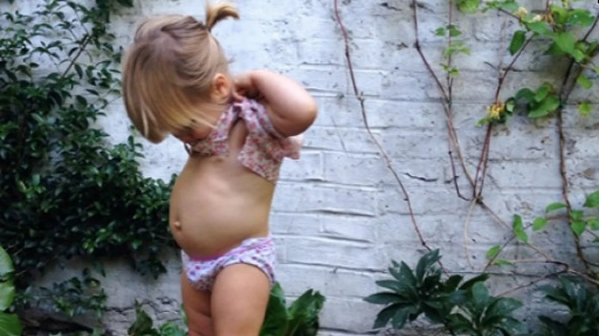 La foto de la menor que causó la suspensión de la cuenta de Instagram de Courtney Adamo