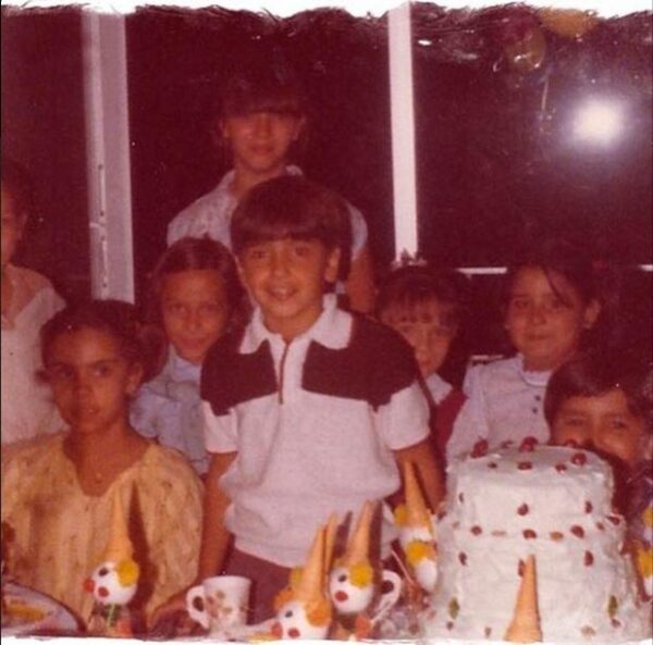 El hijo de Vicente Fernández recordó su infancia a través de estas imágenes.