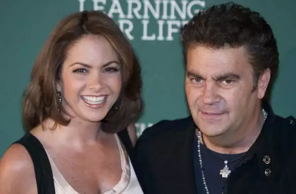 La pareja se casó el 18 de enero de 1997; el 4 de marzo anunciaron su separación.