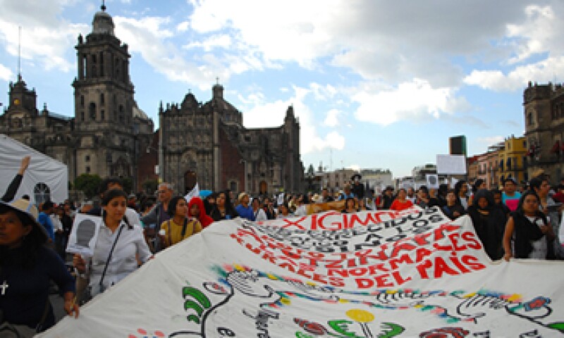 El caso de los 43 normalistas desaparecidos y la llamada 'casa blanca' detonaron las protestas sociales en México. (Foto: AFP )