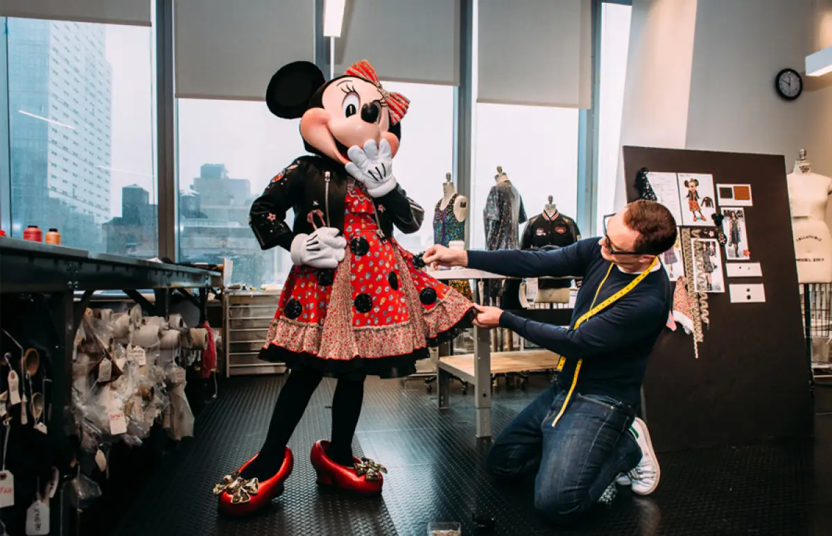 Minnie-Mouse-Coach
