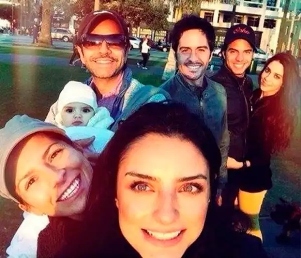 El comediante agradeció a Alessandra por unir a su familia.