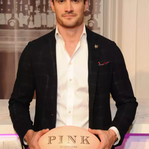 Thom Evans es un sexy jugador de rugby de 29 años originario de Zimbabue. Carismático y varonil, es uno de los atletas más hot del panorama deportivo.
