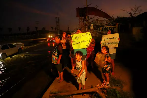 damnificados-huracan-otis