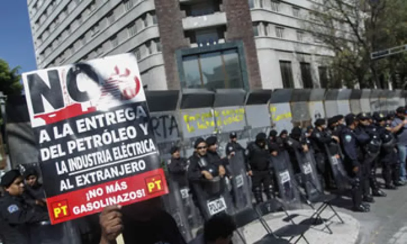 Otras organizaciones de izquierda alistan protestas en torno al Senado. (Foto: Cuartoscuro)