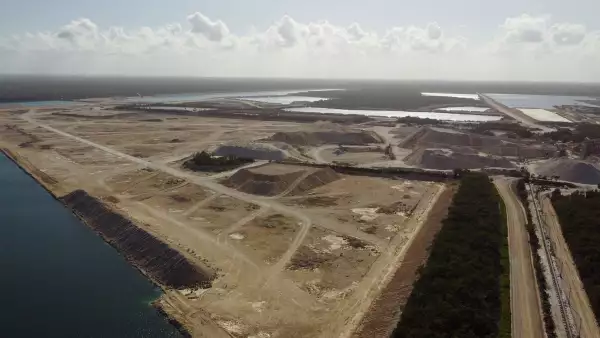 (Extracción de piedra caliza por parte de Vulcan Materials en Calica, en el estado de Quintana Roo, en Playa del Carmen)