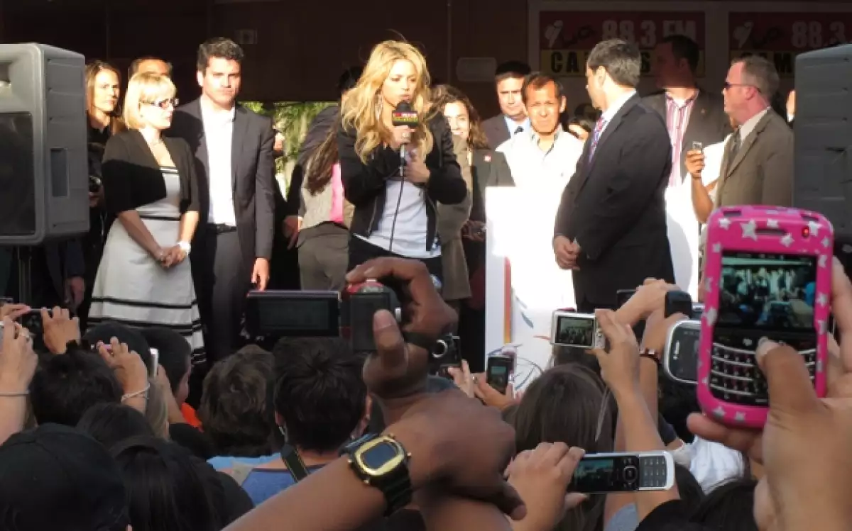 La cantante viajó hasta Phoenix, Arizona, este jueves. Ofreció una conferencia de prensa donde estaba el alcalde, Phil Gordon.