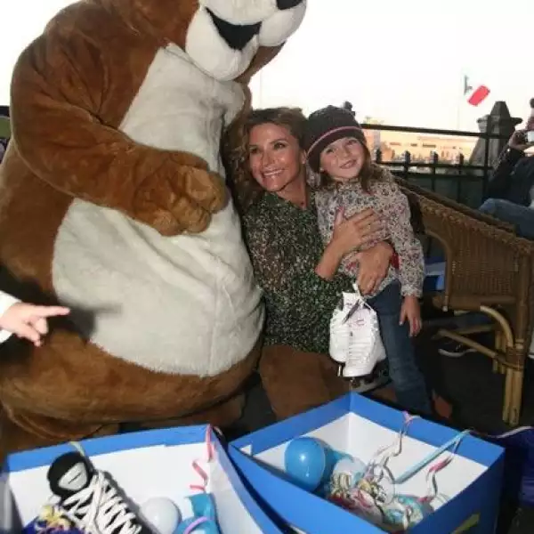 Issabela Camil,Antonia Mayer