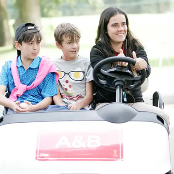 Gerónimo Alvarez,Sebastián Legarreta y Rosina Oruñuela