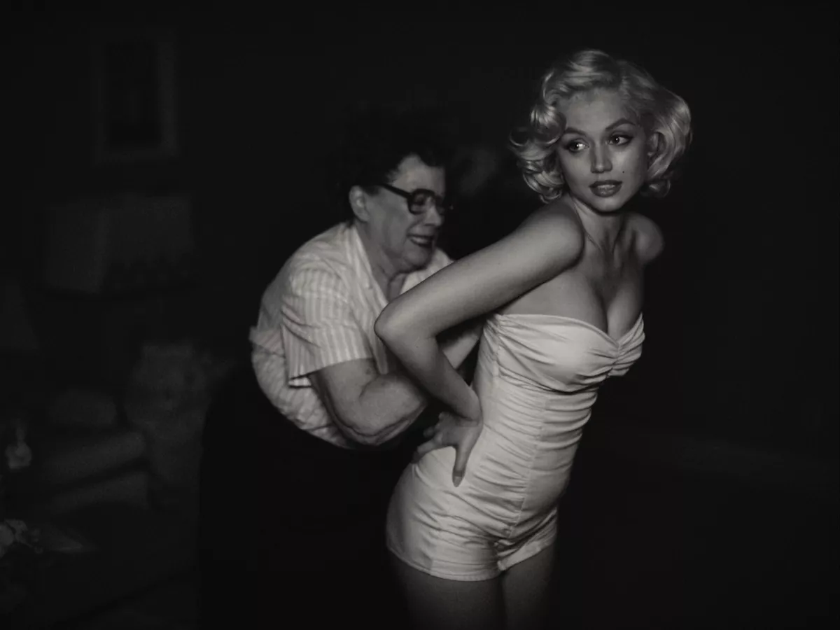 BLONDE_STILLS_354857.JPG