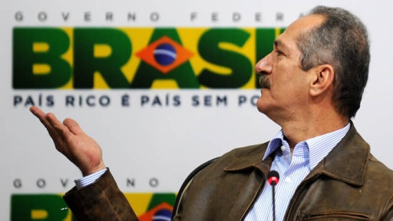 el ministro de deportes brasil presenta el lema del mundial