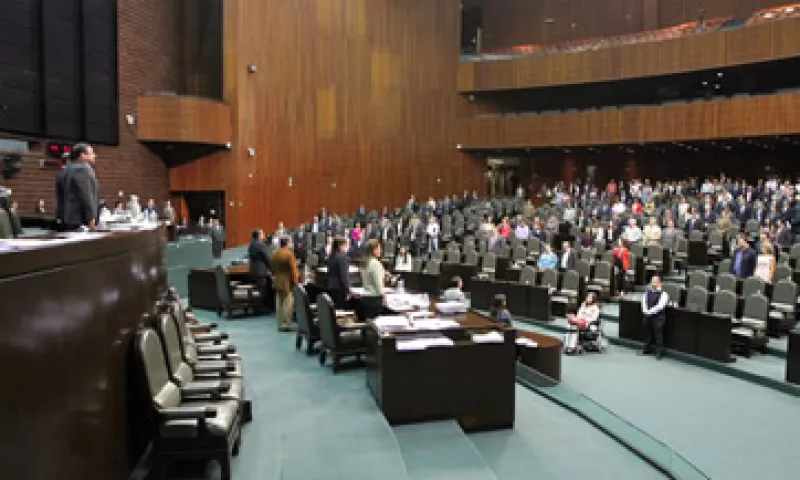 El proyecto aprobado regresará a manos del presidente Felipe Calderón para que lo publique en el Diario Oficial. (Foto: Notimex)