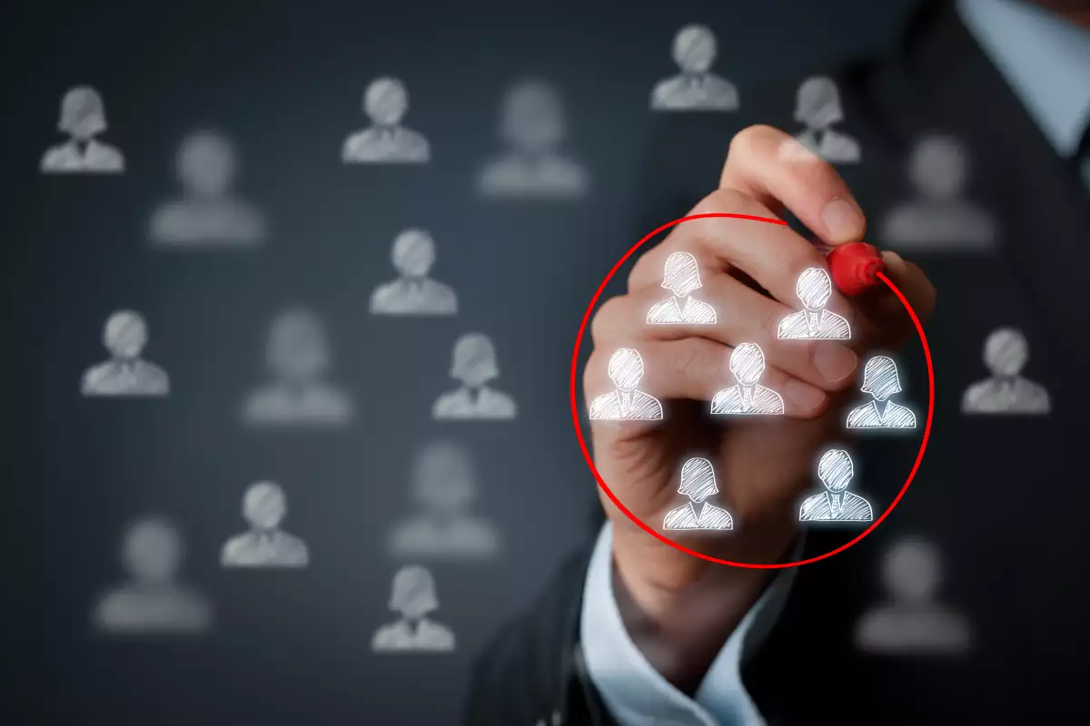 Concepto de segmentación de marketing, atención al cliente, gestión de relaciones con el cliente (CRM) y conceptos de creación de equipos.