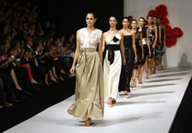 La sensualidad y elegancia de sus diseños llamó la atención de los fashionistas.