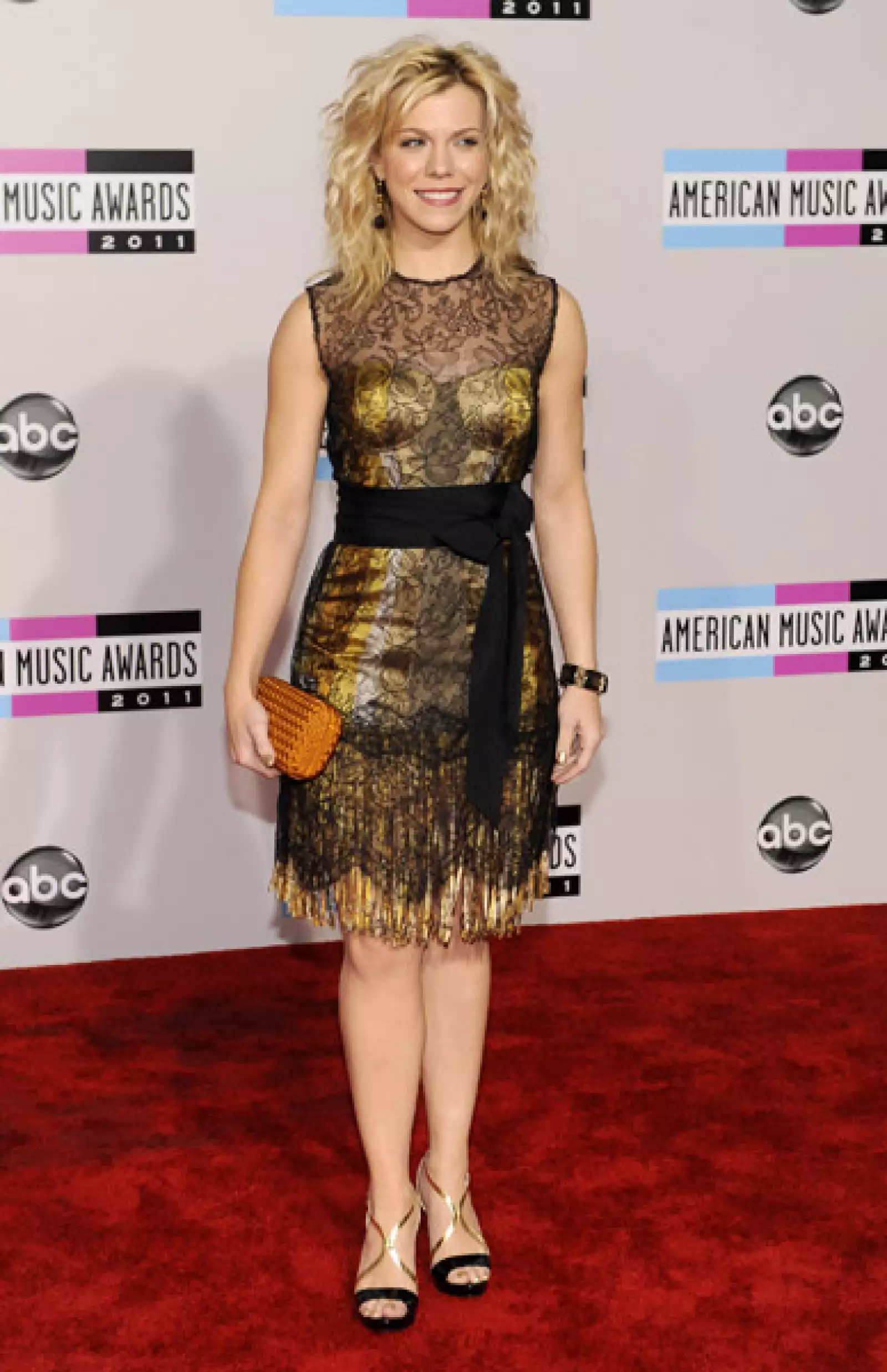 Kimberly Perry cantó con Neil Perry y Reid, sus más grandes éxitos country.