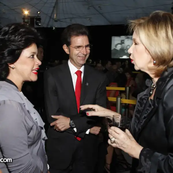 Sara y Raúl Baillères con Guadalupe Loaeza