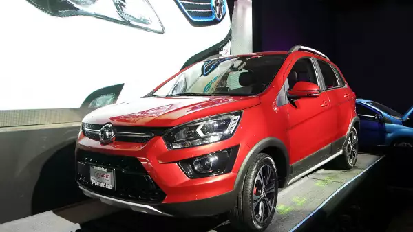 La SUV X25 costará 239,900 pesos.
