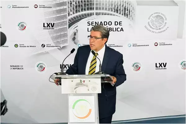 Monreal en conferencia desde el Senado