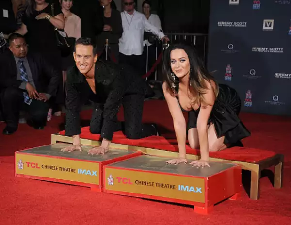 Junto con Jeremy Scott, otro de los protagonistas del documental, Katy hizo gala de su presencia en la premiere.