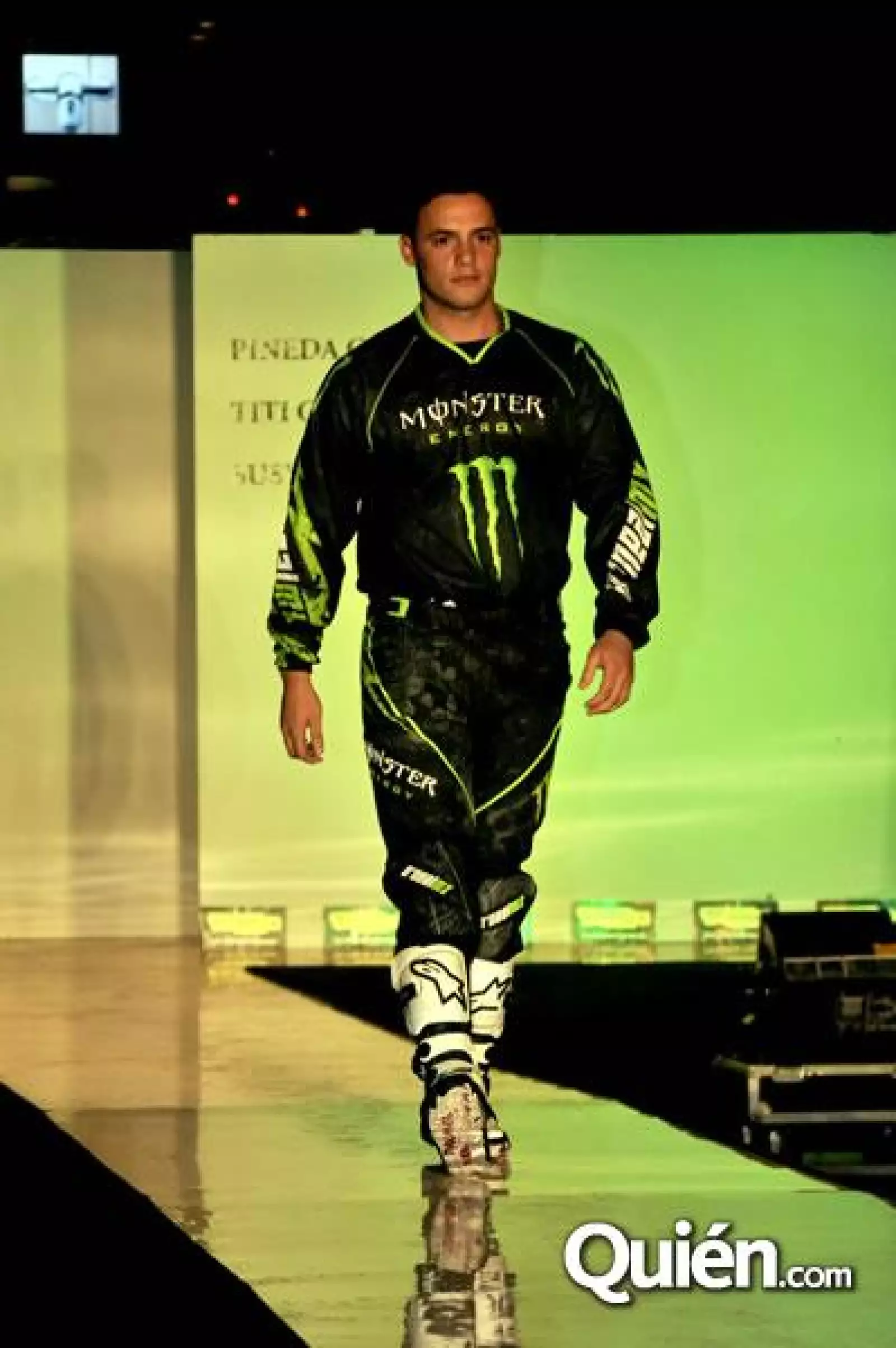 Desfile en la Plaza 401