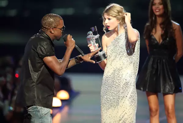 Kanye interrumpió el discurso de aceptación de Taylor en los MTV Video Music Awards 2009.