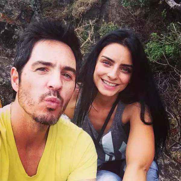 El actor le dio a Aislinn como regalo de pre-cumpleaños un viaje.