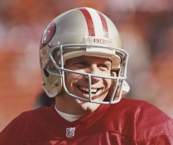 Foto de Joe Montana en 1993, durante un partido de playoffs de 49ers vs Washington Redskins 