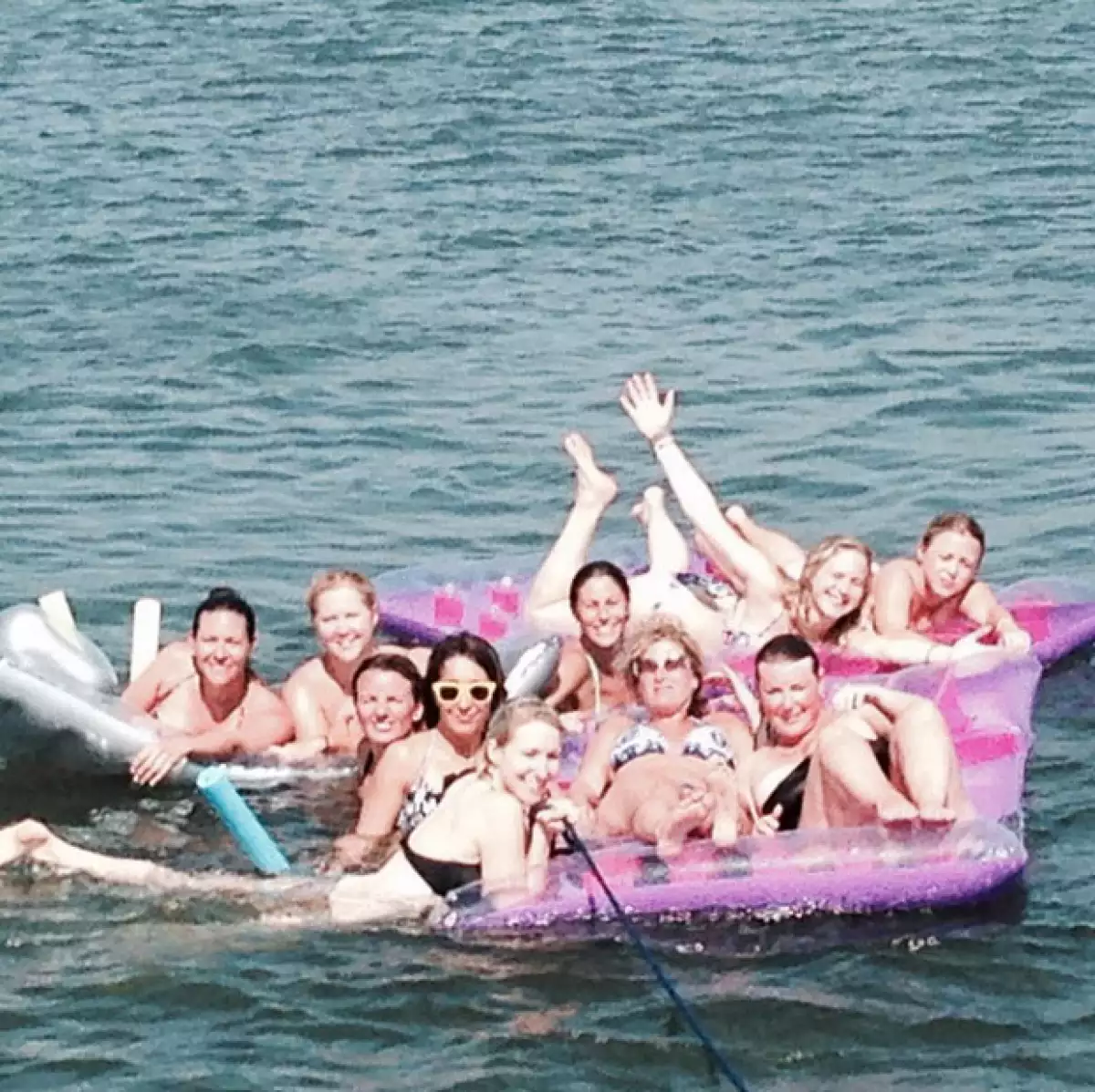 Al parecer fueron unas grandes vacaciones para las actrices pues las imágenes muestran lo bien que la pasaron.