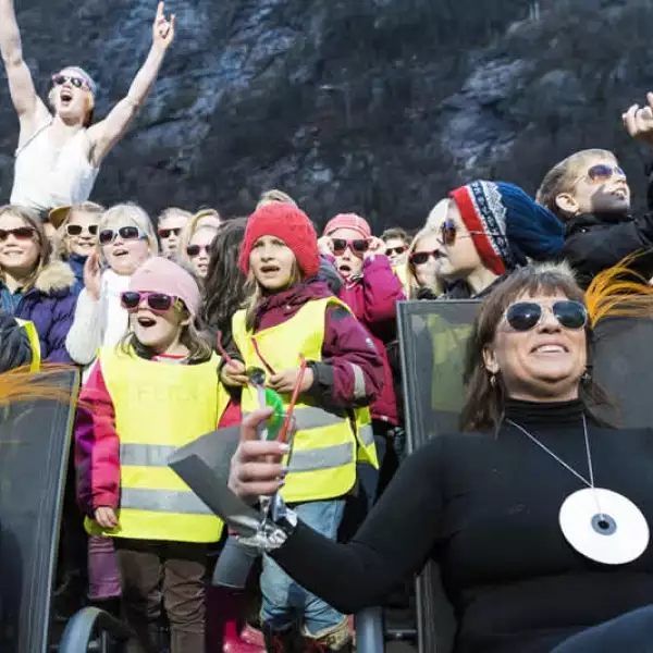 noruegas celebran ver la luz del sol