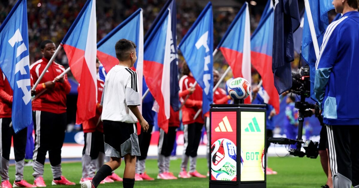 CRECIMIENTO PAREJO, RIQUEZA DESIGUAL: MÉXICO VS. REPÚBLICA CHECA