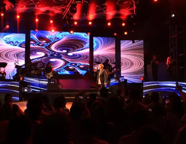 Emmanuel cantó todos sus éxitos.